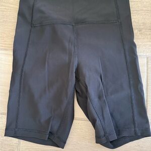 Lululemon black bike shorts sz 6 ribbed